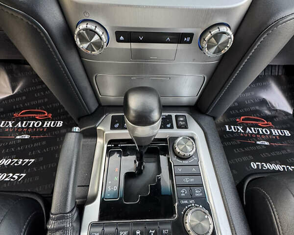 Чорний Тойота Ленд Крузер, об'ємом двигуна 4.46 л та пробігом 260 тис. км за 49999 $, фото 138 на Automoto.ua