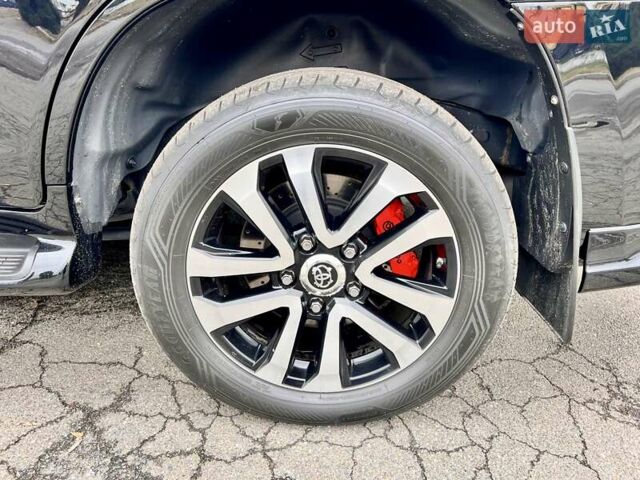 Чорний Тойота Ленд Крузер, об'ємом двигуна 4.46 л та пробігом 88 тис. км за 129999 $, фото 17 на Automoto.ua