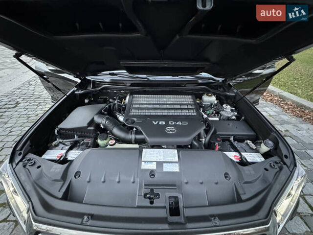 Чорний Тойота Ленд Крузер, об'ємом двигуна 4.46 л та пробігом 177 тис. км за 49999 $, фото 48 на Automoto.ua