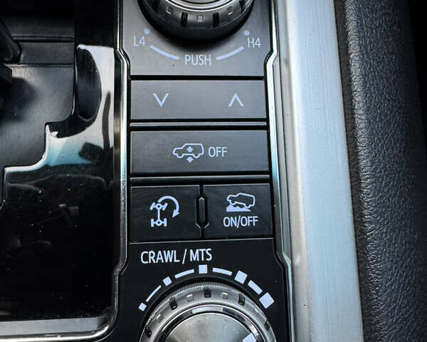 Чорний Тойота Ленд Крузер, об'ємом двигуна 4.46 л та пробігом 260 тис. км за 49999 $, фото 109 на Automoto.ua