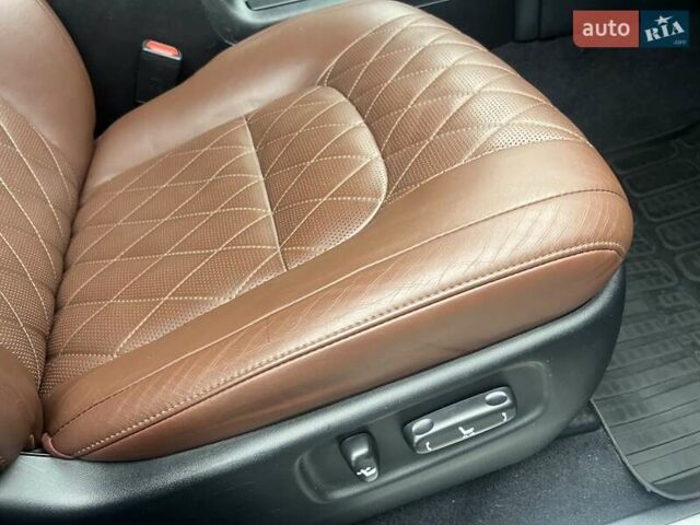 Черный Тойота Ленд Крузер, объемом двигателя 4.46 л и пробегом 98 тыс. км за 59000 $, фото 11 на Automoto.ua