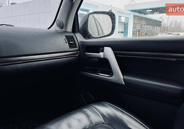 Черный Тойота Ленд Крузер, объемом двигателя 4.46 л и пробегом 179 тыс. км за 55000 $, фото 17 на Automoto.ua