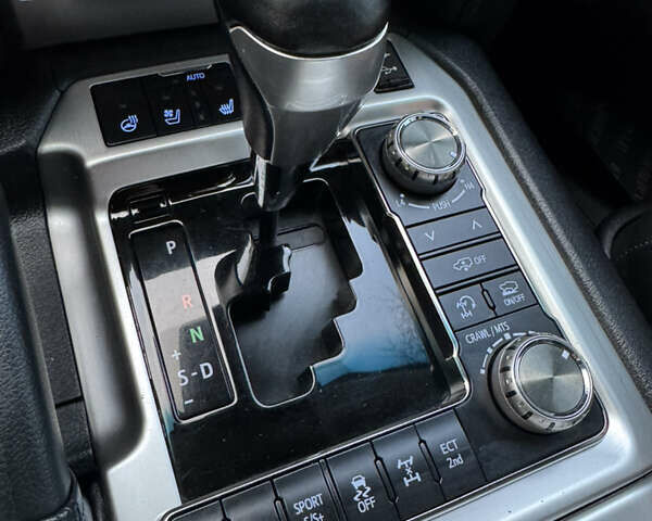 Чорний Тойота Ленд Крузер, об'ємом двигуна 4.46 л та пробігом 260 тис. км за 49999 $, фото 112 на Automoto.ua