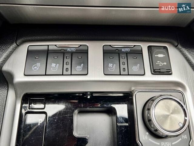 Чорний Тойота Ленд Крузер, об'ємом двигуна 4.46 л та пробігом 88 тис. км за 129999 $, фото 57 на Automoto.ua