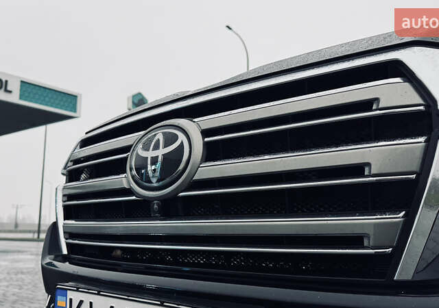 Черный Тойота Ленд Крузер, объемом двигателя 4.46 л и пробегом 179 тыс. км за 55000 $, фото 5 на Automoto.ua