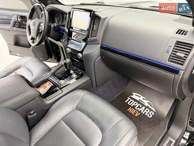 Чорний Тойота Ленд Крузер, об'ємом двигуна 4.46 л та пробігом 123 тис. км за 67400 $, фото 28 на Automoto.ua