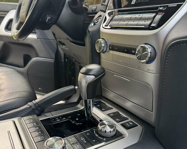 Чорний Тойота Ленд Крузер, об'ємом двигуна 4.46 л та пробігом 260 тис. км за 49999 $, фото 25 на Automoto.ua