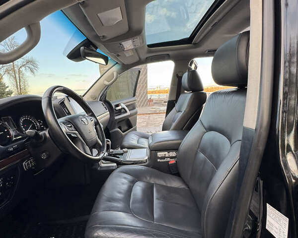 Чорний Тойота Ленд Крузер, об'ємом двигуна 4.46 л та пробігом 260 тис. км за 49999 $, фото 13 на Automoto.ua