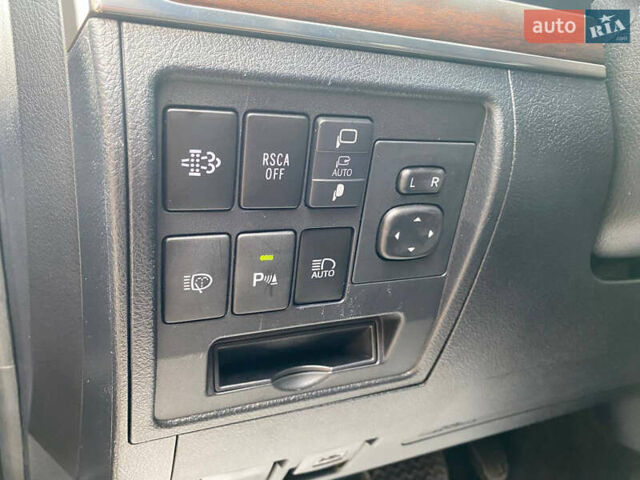 Черный Тойота Ленд Крузер, объемом двигателя 4.46 л и пробегом 232 тыс. км за 50500 $, фото 16 на Automoto.ua