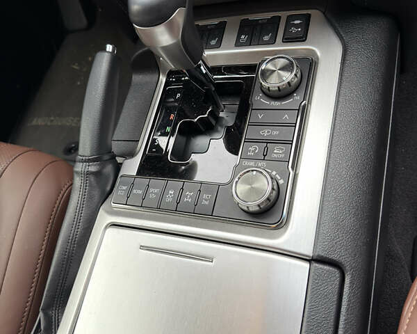 Чорний Тойота Ленд Крузер, об'ємом двигуна 4.46 л та пробігом 8 тис. км за 95000 $, фото 8 на Automoto.ua