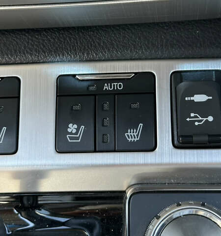 Чорний Тойота Ленд Крузер, об'ємом двигуна 4.46 л та пробігом 100 тис. км за 72000 $, фото 18 на Automoto.ua