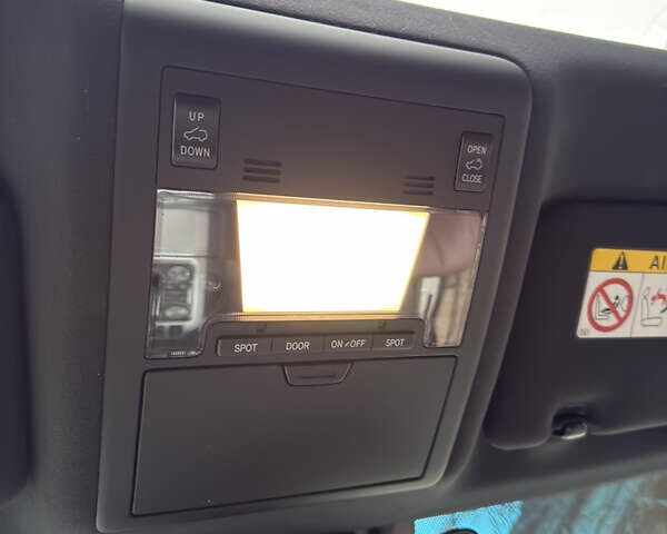 Чорний Тойота Ленд Крузер, об'ємом двигуна 4.46 л та пробігом 8 тис. км за 95000 $, фото 15 на Automoto.ua