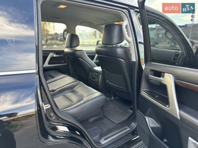 Черный Тойота Ленд Крузер, объемом двигателя 4.46 л и пробегом 95 тыс. км за 57500 $, фото 17 на Automoto.ua