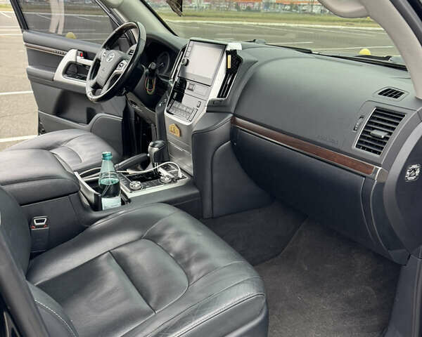 Чорний Тойота Ленд Крузер, об'ємом двигуна 4.61 л та пробігом 115 тис. км за 55000 $, фото 4 на Automoto.ua