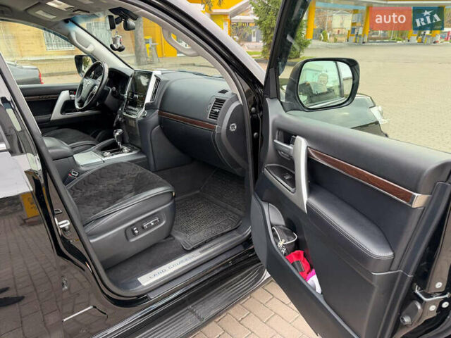 Черный Тойота Ленд Крузер, объемом двигателя 4.46 л и пробегом 93 тыс. км за 63999 $, фото 38 на Automoto.ua