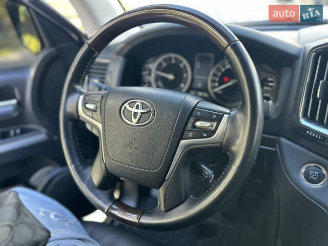 Тойота Ленд Крузер 2019 у Києві на Automoto.ua Чорний Тойота Ленд Крузер, об'ємом двигуна 4.46 л та пробігом 78 тис. км за 55800 $, фото 34 на Automoto.ua