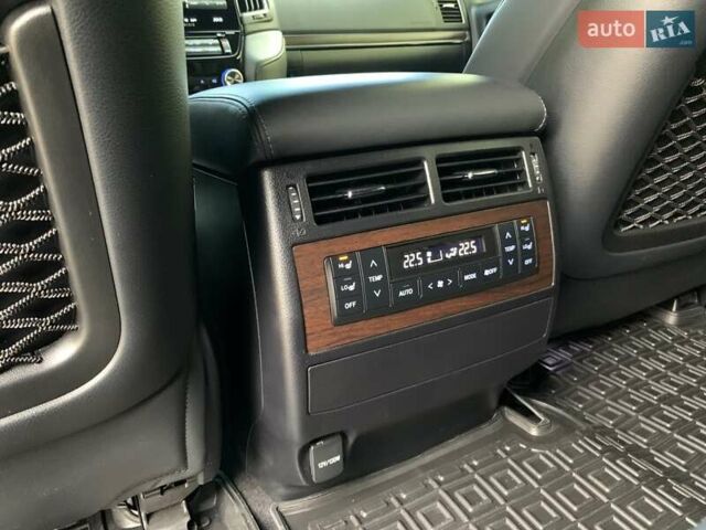 Черный Тойота Ленд Крузер, объемом двигателя 4.46 л и пробегом 190 тыс. км за 58888 $, фото 53 на Automoto.ua