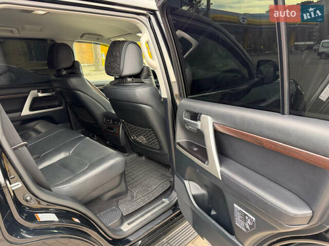 Черный Тойота Ленд Крузер, объемом двигателя 4.46 л и пробегом 93 тыс. км за 63999 $, фото 47 на Automoto.ua