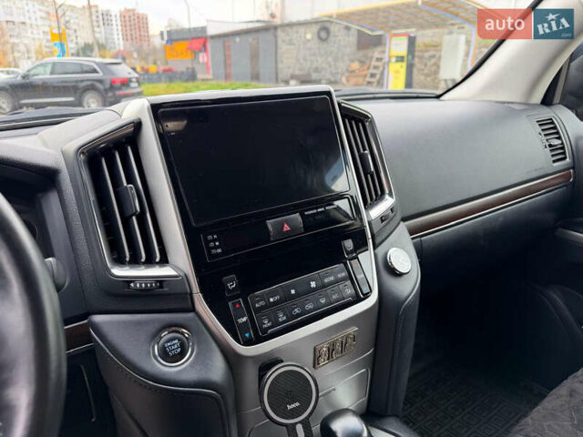 Черный Тойота Ленд Крузер, объемом двигателя 4.46 л и пробегом 93 тыс. км за 63999 $, фото 27 на Automoto.ua