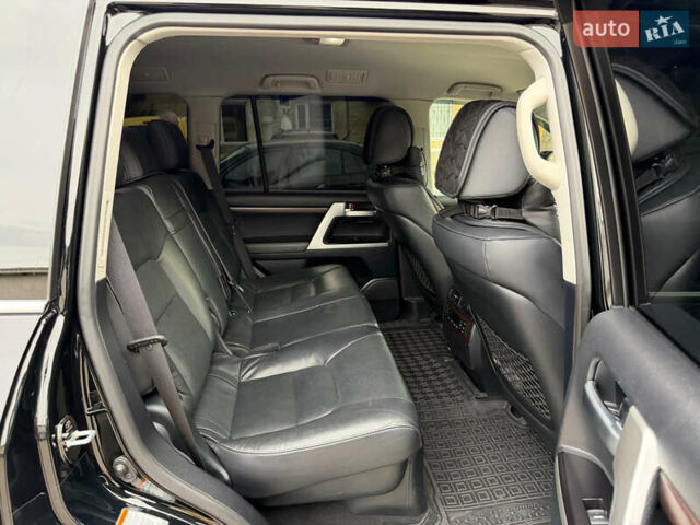 Черный Тойота Ленд Крузер, объемом двигателя 4.46 л и пробегом 93 тыс. км за 63999 $, фото 46 на Automoto.ua