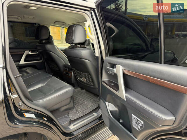 Черный Тойота Ленд Крузер, объемом двигателя 4.46 л и пробегом 93 тыс. км за 63999 $, фото 45 на Automoto.ua
