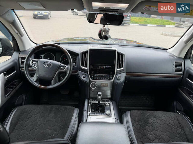 Черный Тойота Ленд Крузер, объемом двигателя 4.46 л и пробегом 93 тыс. км за 63999 $, фото 36 на Automoto.ua