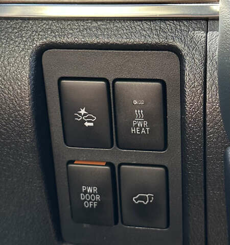 Чорний Тойота Ленд Крузер, об'ємом двигуна 4.46 л та пробігом 100 тис. км за 72000 $, фото 17 на Automoto.ua