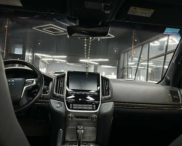 Черный Тойота Ленд Крузер, объемом двигателя 4.61 л и пробегом 10 тыс. км за 80000 $, фото 5 на Automoto.ua