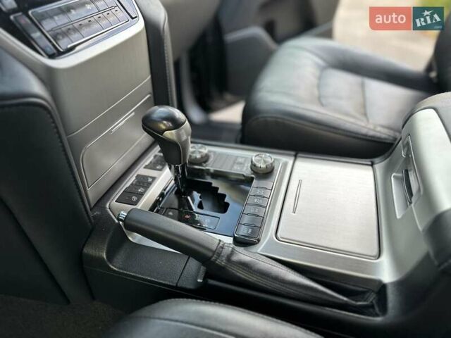 Черный Тойота Ленд Крузер, объемом двигателя 4.46 л и пробегом 95 тыс. км за 57500 $, фото 31 на Automoto.ua