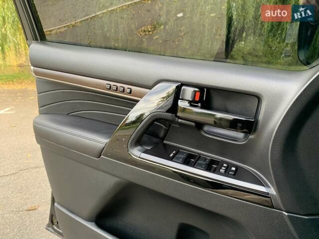 Черный Тойота Ленд Крузер, объемом двигателя 4.46 л и пробегом 190 тыс. км за 58888 $, фото 23 на Automoto.ua