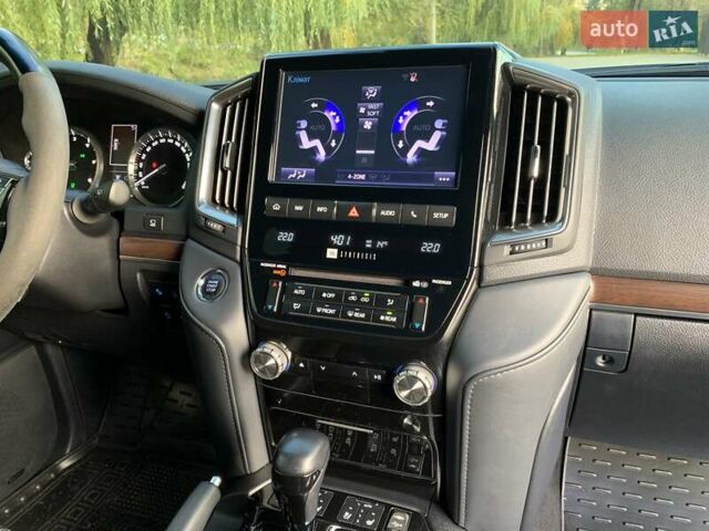 Черный Тойота Ленд Крузер, объемом двигателя 4.46 л и пробегом 190 тыс. км за 58888 $, фото 42 на Automoto.ua