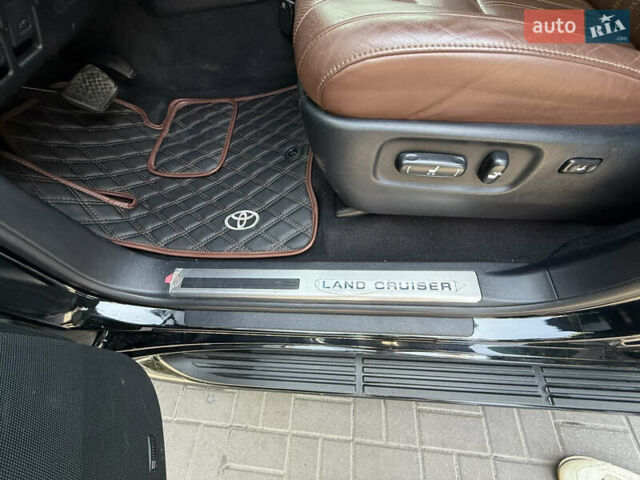 Черный Тойота Ленд Крузер, объемом двигателя 4.46 л и пробегом 87 тыс. км за 76000 $, фото 6 на Automoto.ua