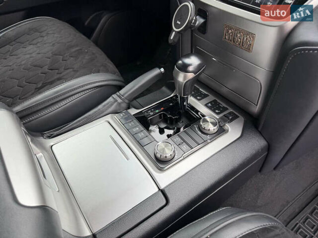 Черный Тойота Ленд Крузер, объемом двигателя 4.46 л и пробегом 93 тыс. км за 63999 $, фото 41 на Automoto.ua