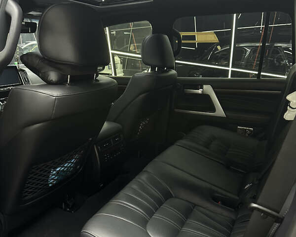 Черный Тойота Ленд Крузер, объемом двигателя 4.61 л и пробегом 10 тыс. км за 80000 $, фото 4 на Automoto.ua