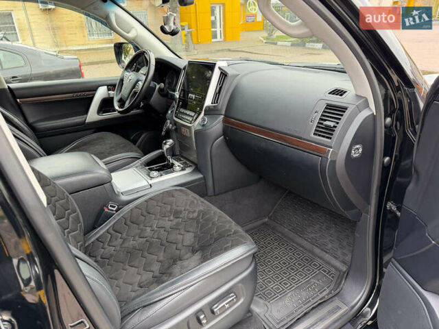 Черный Тойота Ленд Крузер, объемом двигателя 4.46 л и пробегом 93 тыс. км за 63999 $, фото 39 на Automoto.ua