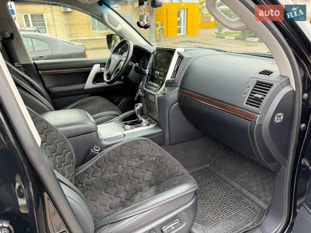 Черный Тойота Ленд Крузер, объемом двигателя 4.46 л и пробегом 93 тыс. км за 63999 $, фото 44 на Automoto.ua