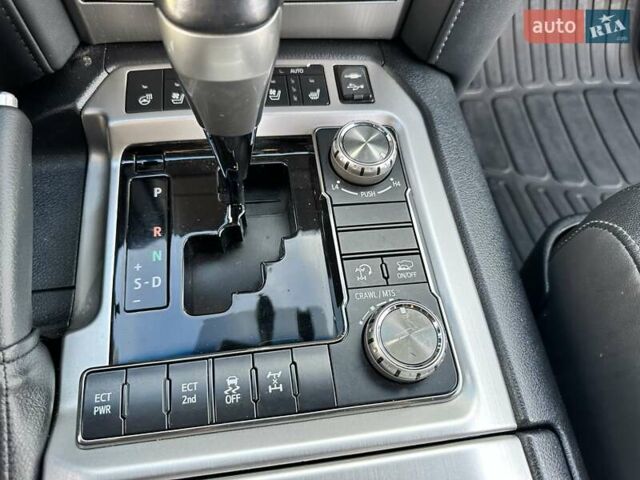 Черный Тойота Ленд Крузер, объемом двигателя 4.46 л и пробегом 95 тыс. км за 57500 $, фото 41 на Automoto.ua