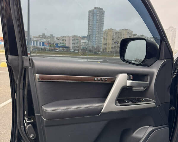 Чорний Тойота Ленд Крузер, об'ємом двигуна 4.61 л та пробігом 115 тис. км за 55000 $, фото 8 на Automoto.ua