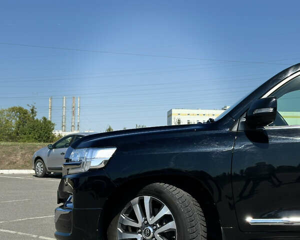 Чорний Тойота Ленд Крузер, об'ємом двигуна 4.46 л та пробігом 100 тис. км за 72000 $, фото 1 на Automoto.ua