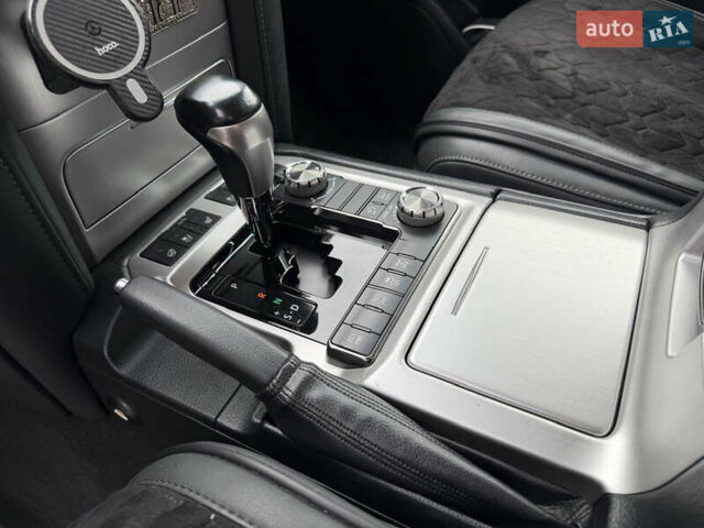 Черный Тойота Ленд Крузер, объемом двигателя 4.46 л и пробегом 93 тыс. км за 63999 $, фото 26 на Automoto.ua