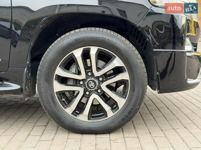 Черный Тойота Ленд Крузер, объемом двигателя 4.46 л и пробегом 93 тыс. км за 63999 $, фото 5 на Automoto.ua