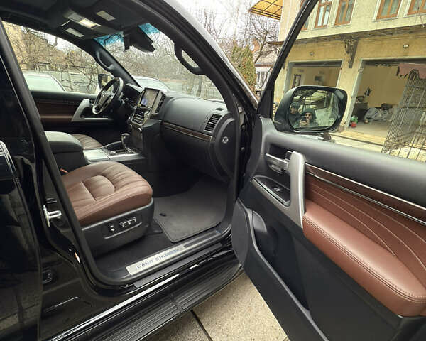 Чорний Тойота Ленд Крузер, об'ємом двигуна 4.46 л та пробігом 8 тис. км за 95000 $, фото 5 на Automoto.ua