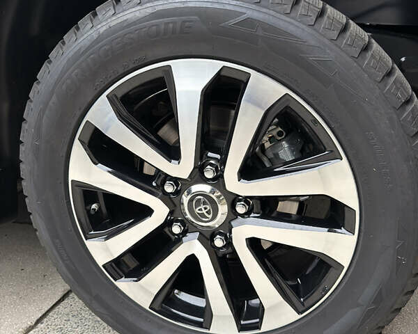 Чорний Тойота Ленд Крузер, об'ємом двигуна 4.46 л та пробігом 8 тис. км за 95000 $, фото 23 на Automoto.ua