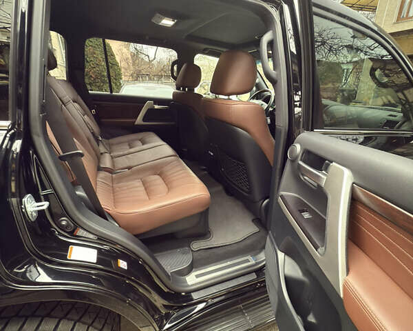 Чорний Тойота Ленд Крузер, об'ємом двигуна 4.46 л та пробігом 8 тис. км за 95000 $, фото 4 на Automoto.ua