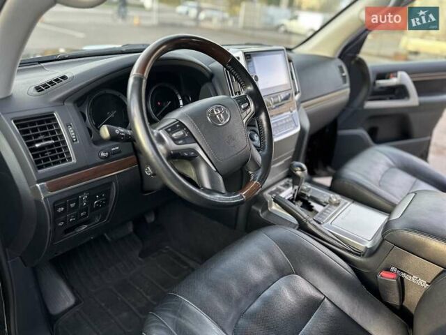 Черный Тойота Ленд Крузер, объемом двигателя 4.46 л и пробегом 95 тыс. км за 57500 $, фото 26 на Automoto.ua