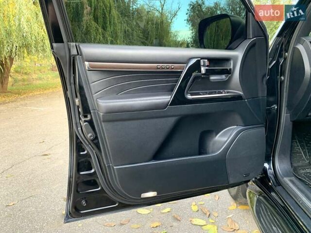 Черный Тойота Ленд Крузер, объемом двигателя 4.46 л и пробегом 190 тыс. км за 58888 $, фото 22 на Automoto.ua