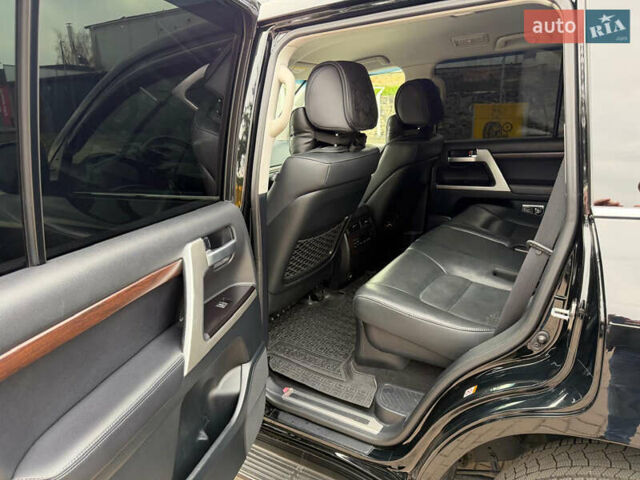 Черный Тойота Ленд Крузер, объемом двигателя 4.46 л и пробегом 93 тыс. км за 63999 $, фото 31 на Automoto.ua