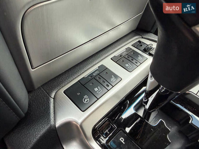 Черный Тойота Ленд Крузер, объемом двигателя 4.46 л и пробегом 93 тыс. км за 63999 $, фото 57 на Automoto.ua