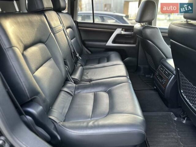 Черный Тойота Ленд Крузер, объемом двигателя 4.46 л и пробегом 95 тыс. км за 57500 $, фото 16 на Automoto.ua