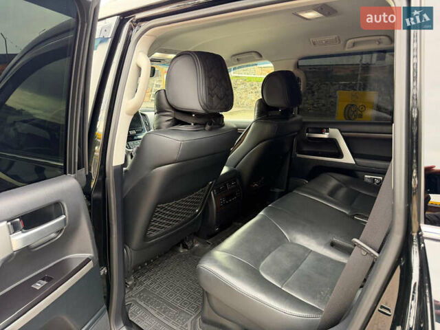 Черный Тойота Ленд Крузер, объемом двигателя 4.46 л и пробегом 93 тыс. км за 63999 $, фото 32 на Automoto.ua